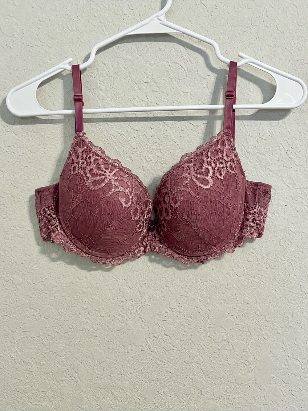 Juicy Couture 34C Mauve Lace Push Up Underwire Bra Rhinestone Charm Dusty Rose